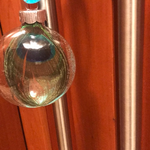 Set of 3 glass ornaments. - Picture 2 of 4